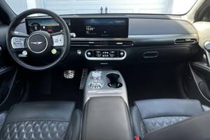 SUV Eléctrico de Alto Rendimiento Usado 2024 con Modo Boost, Motor Dual, Tracción en las Cuatro Ruedas, Transmisión Automática, Neumáticos R18, Asientos de Tela - Product Image 2