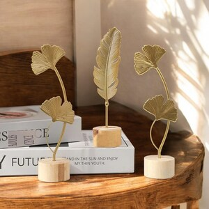 รูปแกะสลักตกแต่งสีทองแบบโมเดิร์นรูปปั้นตั้งโต๊ะที่ไม่มียี่ห้อสำหรับห้องนั่งเล่นและของตกแต่งสำนักงาน - Product Image 2