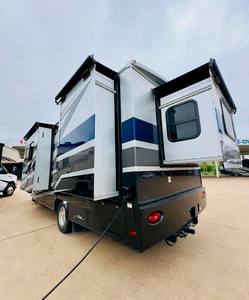 2024 Forest River Forester 2501TS Motorhome pour caravane voyage et usage domestique - Product Image 2