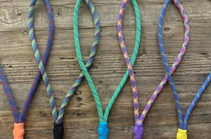 Corde d'escalade porte-clés et lanières faites à la main nom de marque cordes d'escalade rose violets rouge orange et jaunes - Product Image 3