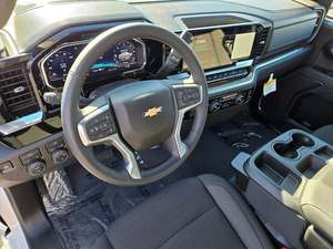 เชฟโรเลต ซิลเวอราโด 1500 ซีอาร์2 ครูว์แค็บ ขับเคลื่อน 4 ล้อ ปี 2025 - Product Image 4