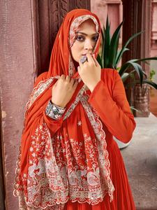 Vestido de Diseñador con Bordado de Flores Artificiales con Lentejuelas y Zari, Fabricante y Proveedor de Moda Femenina de Surat - Product Image 2