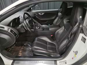 Increíble Jaguar F-TYPE P575 R 75 Coupé AWD 2024 en perfectas condiciones, con poco kilometraje, disponible en stock, ofrecido a una oferta increíble. - Product Image 4