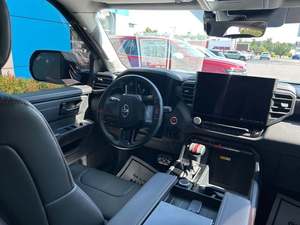 Toyota Tundra Híbrida TRD Pro HV CrewMax Cab 4WD 2025 Usada con Techo Solar, Arranque Remoto, Paquete Tecnológico de Cuero, Llantas de Aleación de Aluminio R17 Izquierdas - Product Image 4