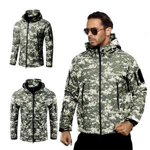 Chaqueta Softshell con Capucha, Totalmente Sublimada con Estampado de Camuflaje, Transpirable, Impermeable, para Exteriores, con Logotipo Frontal, Unisex - Product Image 2