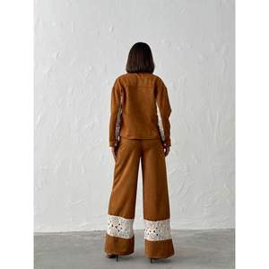 Chaqueta Camisera con Aspecto de Gamuza para Mujer con Detalle de Encaje - Product Image 1