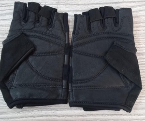 Gants de fitness Geo Brothers Company, nouveaux, personnalisés, de haute qualité, légers, unisexes, antidérapants, demi-doigts, en polyester, avec support pour les poignets. - Product Image 6