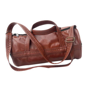 Vente en gros Sac de sport en cuir véritable noir unisexe personnalisé avec fermeture à glissière spacieuse de style occidental - Product Image 5