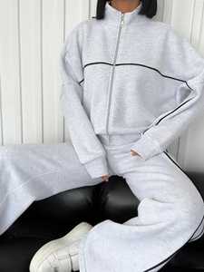 Ensemble de survêtement pour femme en molleton de coton biologique, sweat à capuche court, manches longues, taille élastique, tenue deux pièces - Product Image 2