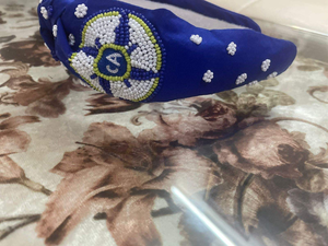 ที่คาดผมลูกปัดแฮนด์เมดอินเดียสุดหรูสำหรับผู้หญิงดีไซน์ CA ทันสมัยเครื่องประดับผ้ากำมะหยี่และดีไซน์ทันสมัย - Product Image 2