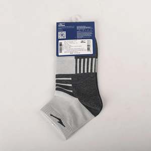 Chaussettes de sport pour hommes ERKE personnalisables avec logo, antibactériennes, respirantes, imprimées en gris, pour le cyclisme - Product Image 3