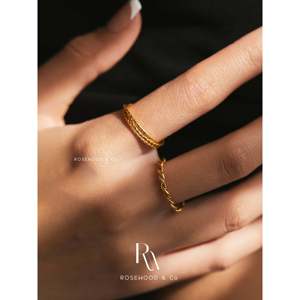 Anello Vintage in Oro, Non Ossidabile, Super Sottile, Impilabile, Impermeabile, Stile Minimalista con Fascino Retrò, Regalo per la Mamma - Product Image 6