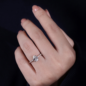 Anillo de Compromiso con Corte Brillante Redondo de 0.25CT, Cultivado en Laboratorio, Chapado en Oro Amarillo, FVVS2, Banda Pavé, Halo Oculto, Regalo de Aniversario para Ella - Product Image 1