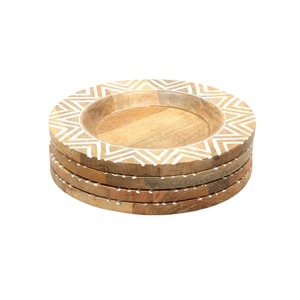 Plato de Madera Decorativo de 13 Pulgadas, Hecho a Mano con Diseño de Pétalos Blanqueados - Product Image 5