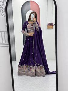 Lehenga choli เลเฮนกาซิลค์แท้สีม่วงแบบดั้งเดิมพร้อมงานปักและเลื่อมสำหรับงาน Navratri และชุดตามเทศกาล - Product Image 4