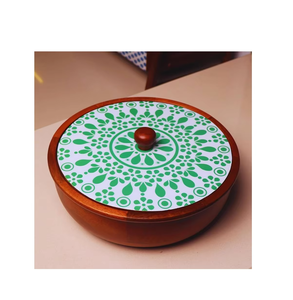 Tradebyd Casserole à imprimé floral en bois massif de qualité supérieure avec couvercle en verre Boîte à chapati ronde parfaite pour une utilisation élégante dans la cuisine - Product Image 2