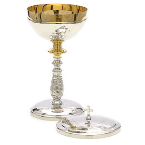 Ciborio de latón plateado personalizado con textura martillada y nodo chapado en oro para suministros de iglesia y ceremonias religiosas - Product Image 2