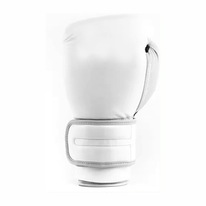 Gants de boxe rouges personnalisés de haute qualité pour hommes et femmes Gants d'entraînement et enveloppants en cuir véritable - Product Image 4