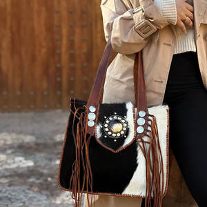 Bolsos de Cuero Vacuno Casuales de Alta Calidad para Mujer, Bolsos de Hombro de Cuero Vacuno de Color Sólido de Alta Calidad, Precio al por Mayor - Product Image 1