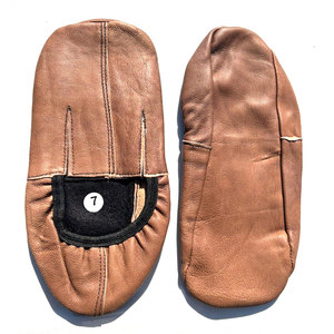 2023 último diseño proveedor directo de fábrica de Cómodos calcetines de cuero genuino para interiores producto de cuero puro y portátil - Product Image 1