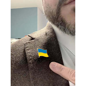 Paquete de 4 pines con la bandera de Ucrania, yo apoyo a Ucrania, pin de solapa ucraniano americano con el escudo de armas, apoyo a Ucrania - Product Image 3