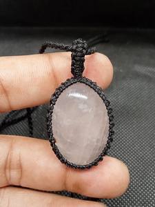 Colgante de Piedra Preciosa de Cuarzo Rosa Natural Pulido Más Vendido, Colgante de Hilo de Macramé con Cabujones de Joyería de Moda - Product Image 2