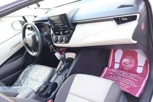Toyota Corolla XLI Sedán 2021 Usado, 5 Asientos, 1.8L, Faros LED, Volante a la Izquierda, Color Blanco |   Listo para Exportar - Product Image 4