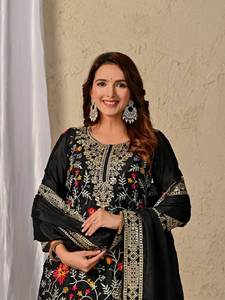 Lanzamiento del nuevo diseñador Party Wear Look Top , Sharara Plazzo y Dupatta - Product Image 4