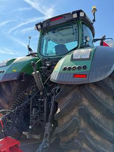 รถแทรกเตอร์ Fendt 1050 Vario คุณภาพสูง สภาพดี ใช้งานได้ทรงพลัง 45 แรงม้า ขับเคลื่อน 4 ล้อ พร้อมการรับประกันเครื่องยนต์ 3 ปี สีเขียวเข้ม - Product Image 2