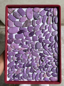 Natural Stichtite Loose Cabochon Piedras preciosas Forma y tamaño mixtos para la fabricación de joyas Lote surtido incluido - Product Image 3