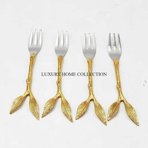 Ensemble de couverts modernes en acier inoxydable avec finition lisse et poignées ergonomiques, confortable et facile à manipuler pour les fêtes - Product Image 4