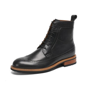 Bottes de travail marron durables avec soutien de la voûte plantaire et talon antidérapant pour hommes, idéales pour le travail en extérieur et les longues promenades - Product Image 1