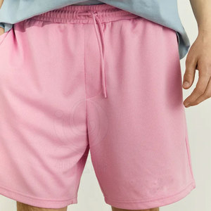 Pantalones cortos de malla flexible para hombres con diseño transpirable y estilo Pantalones cortos de malla casuales para hombres con cintura elástica - Product Image 4