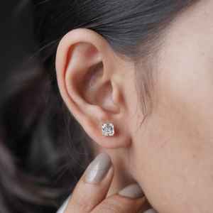 Boucles d'oreilles en diamant de culture pour unisexe, diamant taille Asscher carré avec or massif 14 carats, boucles d'oreilles fines et délicates pour cadeau d'anniversaire - Product Image 2