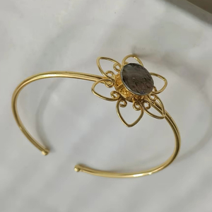 กำไลข้อมือแฟชั่นอินเดียทรงดอกไม้สีทองสินค้ามาใหม่คริสตัลหยาบจากธรรมชาติของขวัญครบรอบปีที่สมบูรณ์แบบ - Product Image 3