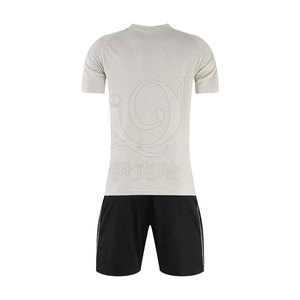 Uniforme de football à manches courtes respirant et léger fabriqué en usine, couleur personnalisée, haute qualité, 100% polyester pour hommes adultes - Product Image 2