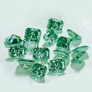 Lite Green Radiant Cut Moissanite VVS1 Pierre précieuse en vrac - Product Image 4