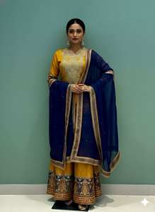 Ensemble Kurta Sharara ethnique de créateur pour les occasions festives et les mariages - Product Image 3