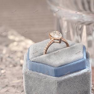 Bague de mariage personnalisable Poire Cut Pave 3 Prongs Promise Ring - Product Image 2