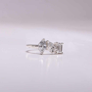 แหวนแต่งงานมอสซาไนต์ทรงแฟนซีสามเม็ด รูปทรงลูกแพร์-มาร์คีส์-มรกต ผลิตในห้องปฏิบัติการ เป็นมิตรต่อสิ่งแวดล้อม เหมาะสำหรับเป็นของขวัญ - Product Image 2