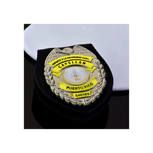 Fabrication de badges de sécurité en métal à deux plaquages couleur or et argent, surface plate ou incurvée, avec gravure, logo personnalisé sur mesure. - Product Image 3