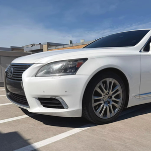 Lexus LS 460 AWD V8 2013, Paquete de Confort, Diferencial Central de Deslizamiento Limitado, Sin Modificaciones - Product Image 1