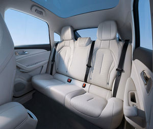 Vehículo Eléctrico S7 REEV con Autonomía NEDC de >700 km, Potencia de 300 kW, Carga Rápida, Diseño Sedán de 5 Plazas - Product Image 6