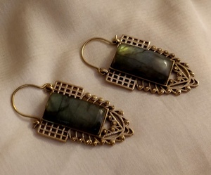 Recién llegado, pendientes de aro de latón bohemio con piedra labradorita para fiesta, boda, compromiso, entrega rápida - Product Image 2