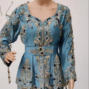 NUEVO DISEÑADOR ZARI BORDADO EN VESTIDO DE KARAKOU ARGERIANO CON ADORNADO CON CUENTAS DE CRISTAL, PIEDRA, TRABAJO DE DABKA @ 2024 - Product Image 1