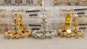 Élégant ensemble de bracelets Rajwadi pour femmes vêtements de mariée fantaisie pierre cloutée bracelets en métal disponibles en plusieurs couleurs pour les mariages - Product Image 5