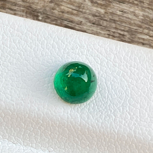 Superbe pierre de Cabochon de forme ronde émeraude zambienne naturelle avec une pierre précieuse en vrac de bonne qualité de couleur pour la fabrication de bijoux 0.75 carats - Product Image 1