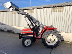 Livraison gratuite FX30S Tracteur compact 30HP 4 roues motrices + NOUVEAU Chargeur frontal |   1,5 L 3 cylindres Diesel |   18F/6R Power Shift |   Direction assistée - Product Image 3