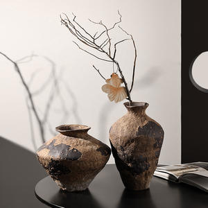 زخارف سيراميك على طراز وابي-سابي مزهرية ديكور منزلي مزهرية حديثة عتيقة. - Product Image 1