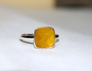 Bague en pierres précieuses calcédoine jaune 925 bijoux faits à la main en argent Chekar Cut Ring cadeau pour les femmes - Product Image 1